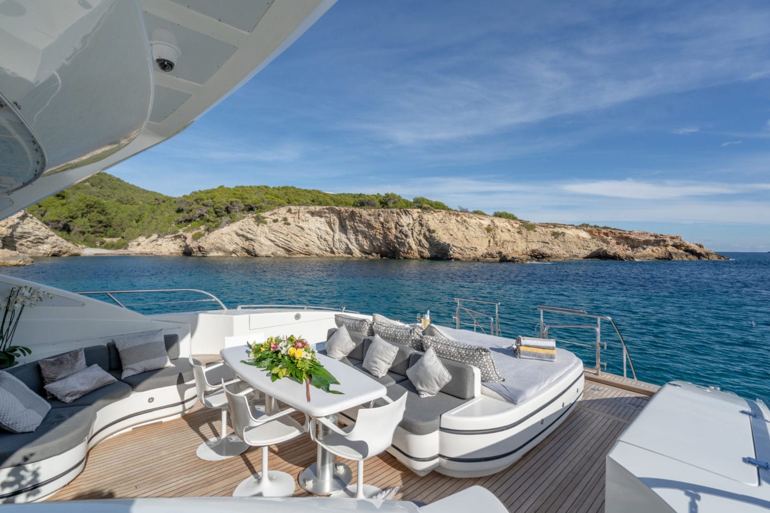 yacht-rental-in-ibiza-mangusta-92-08