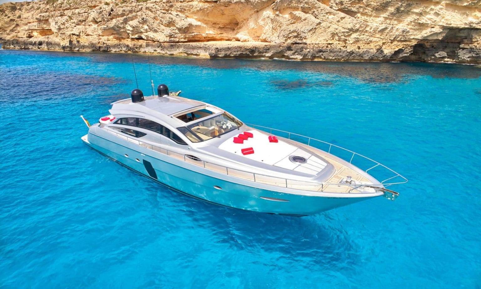 yacht-rental-in-ibiza-pershing-72-01