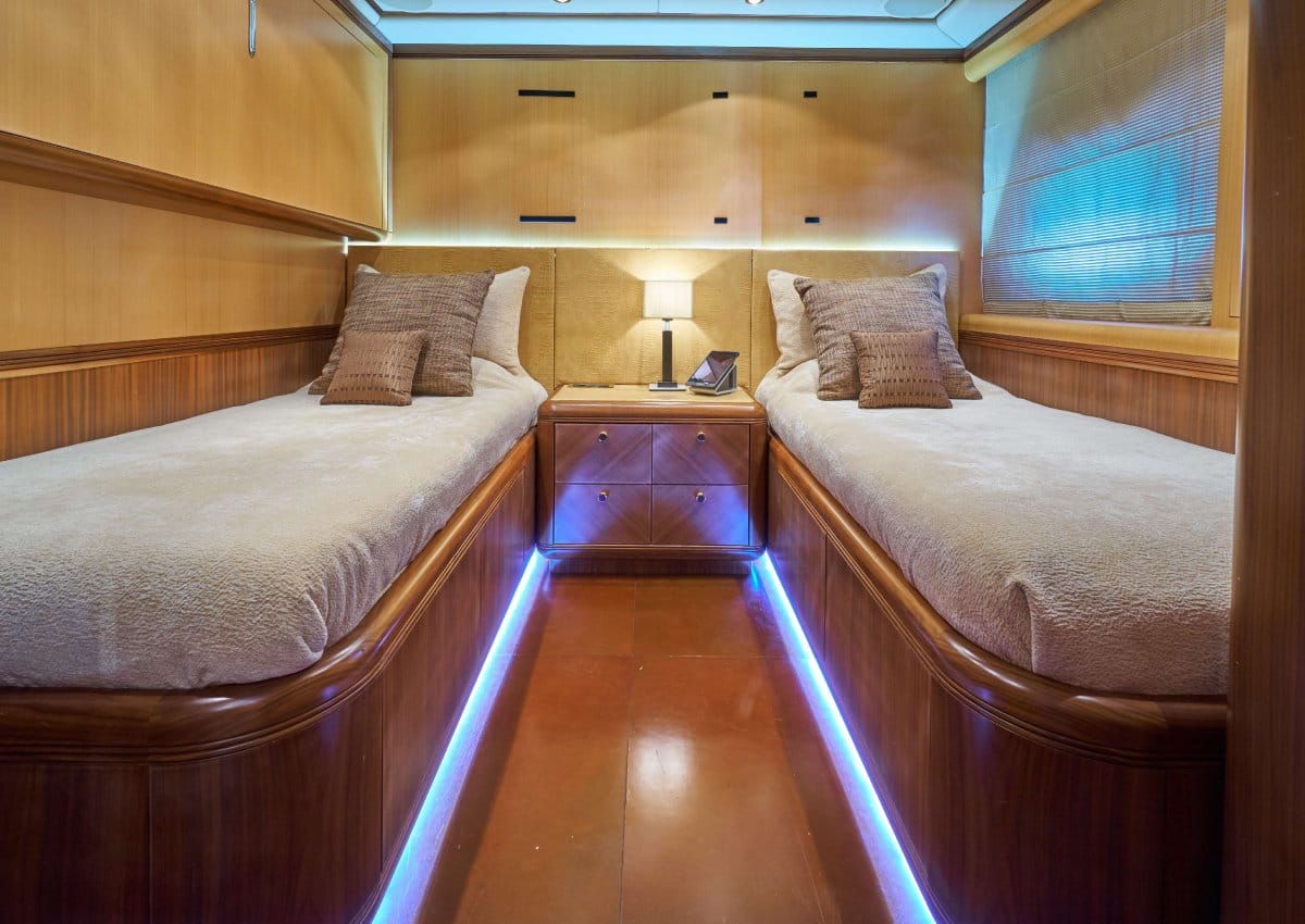 yacth-ib-ibiza-mangusta-130-12