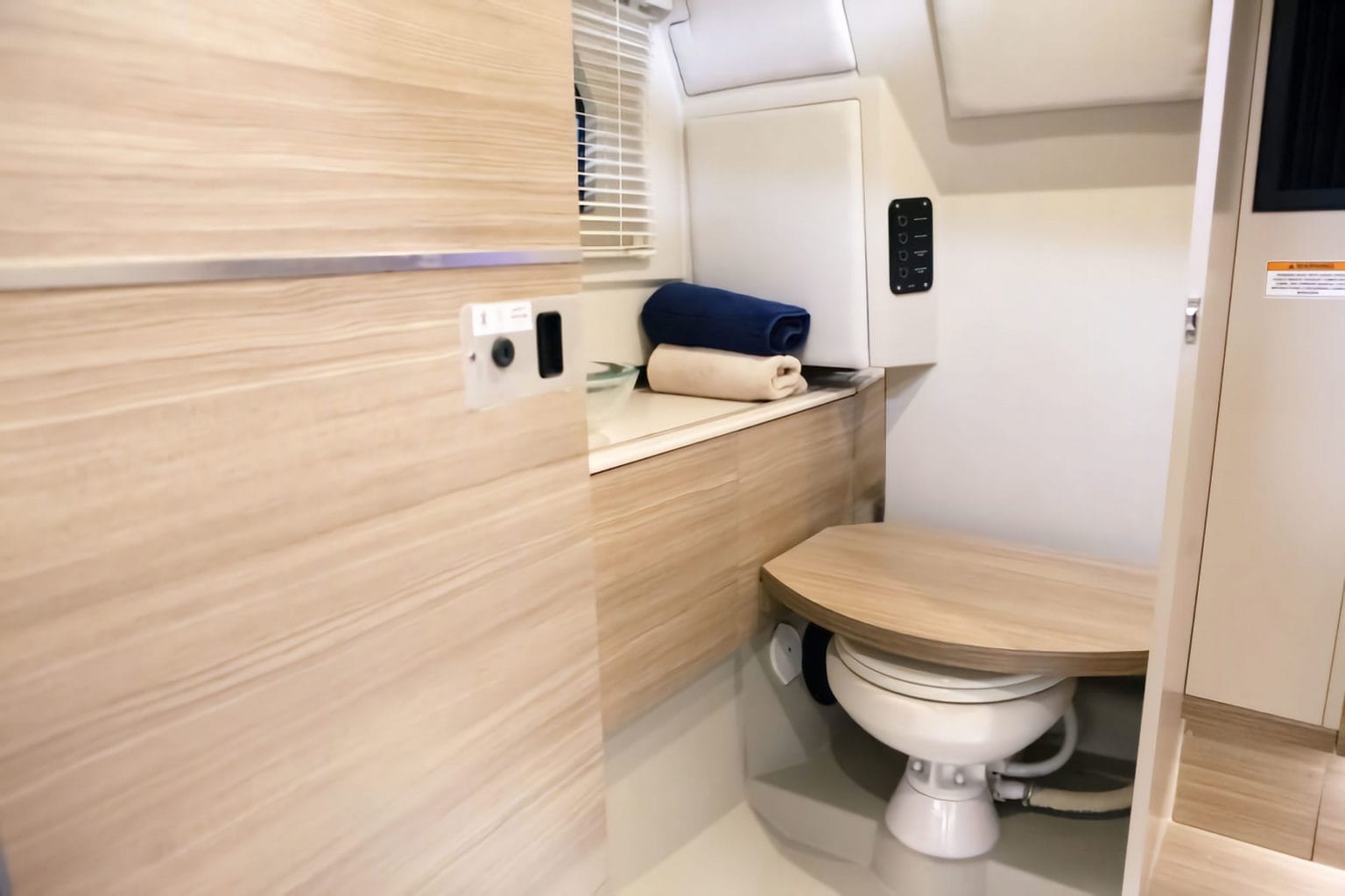 boat-rental-in-ibiza-saxdor-320-08