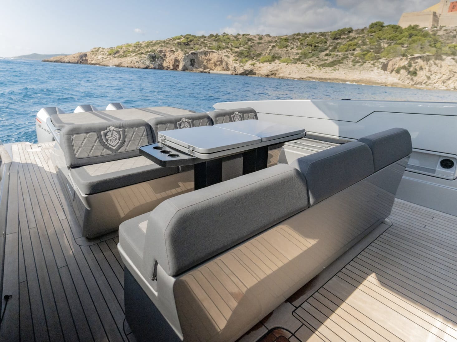 yacht-rental-ibiza-canados-gladiator-04