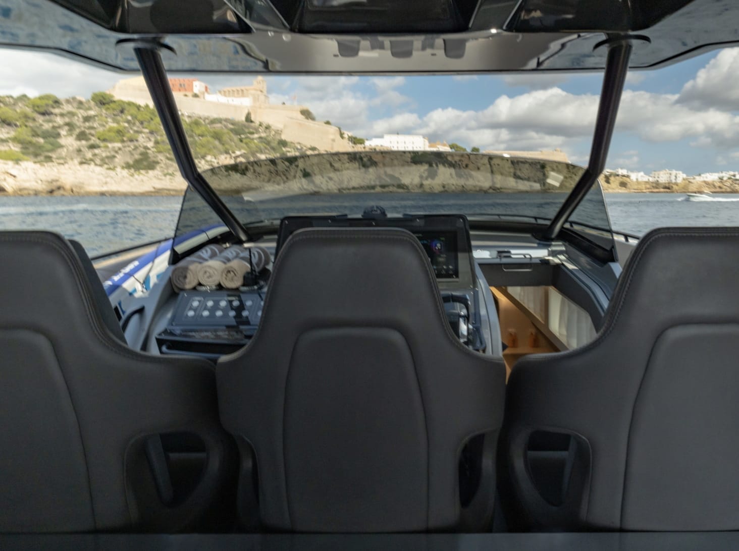 yacht-rental-ibiza-canados-gladiator-08