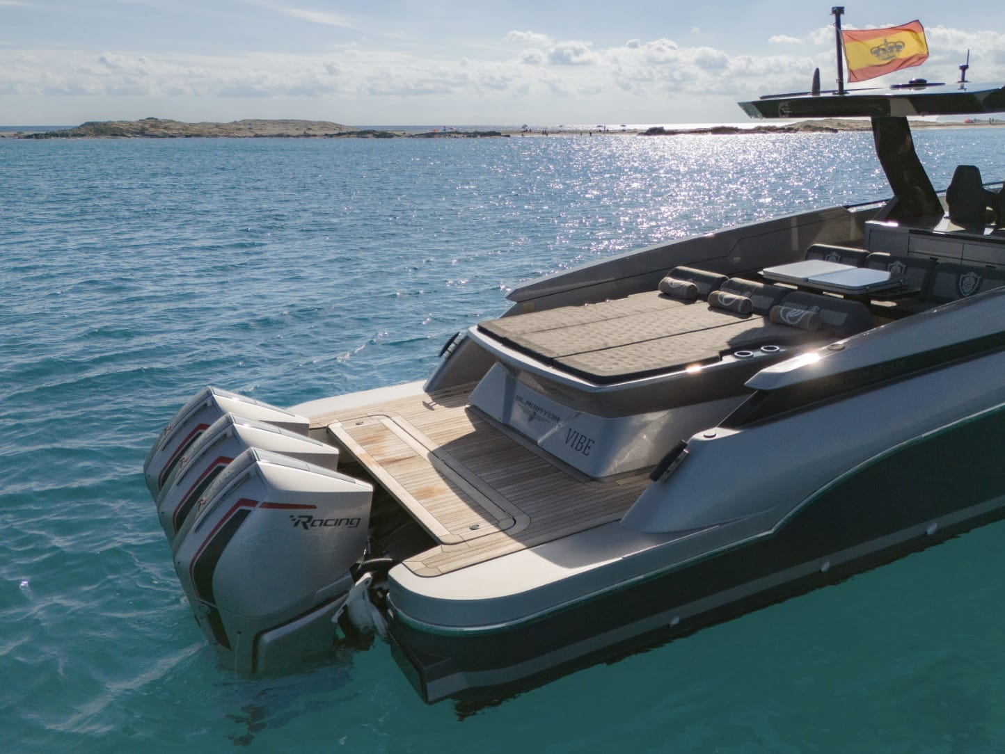 yacht-rental-ibiza-canados-gladiator-12