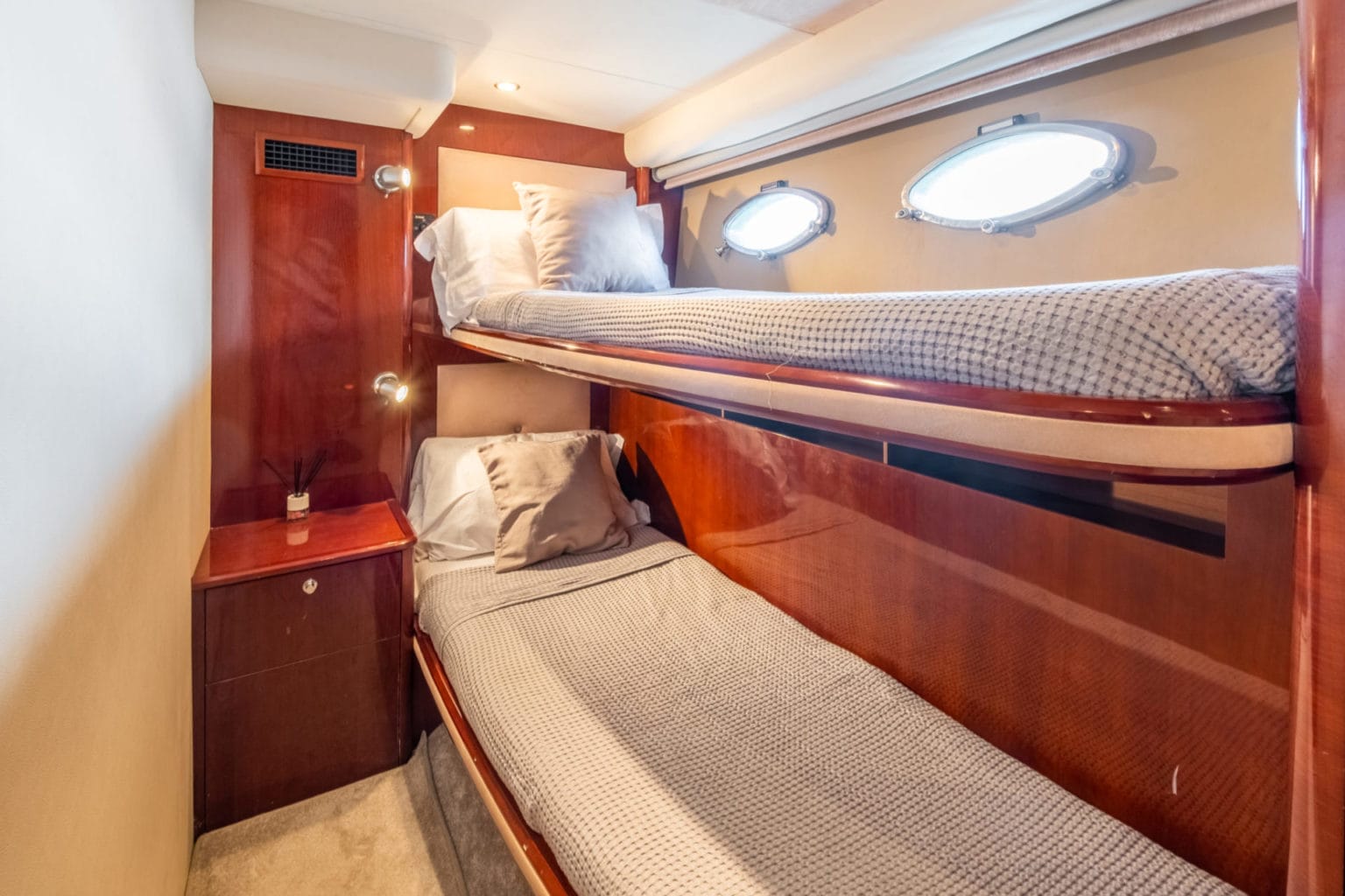 yacht-rental-ibiza-princess-v58-08