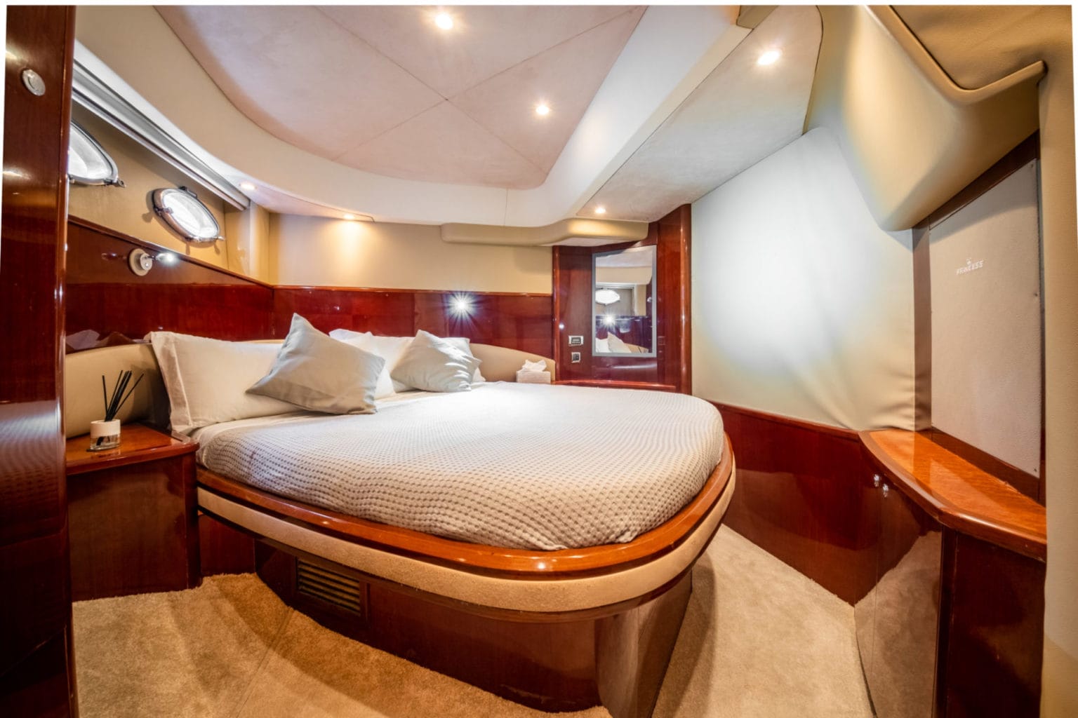 yacht-rental-ibiza-princess-v58-09