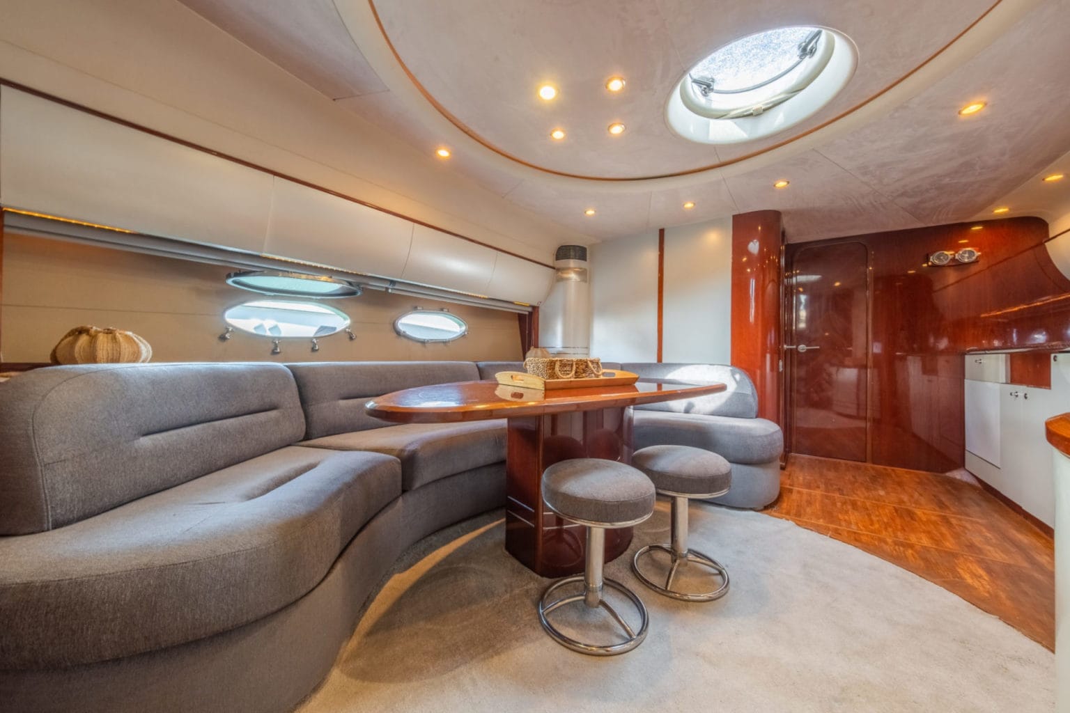 yacht-rental-ibiza-princess-v58-10