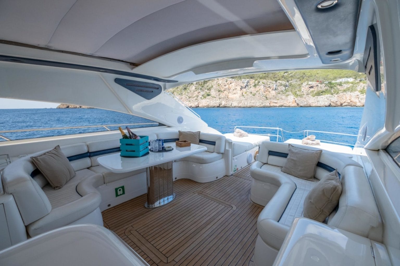 yacht-rental-ibiza-princess-v65-03