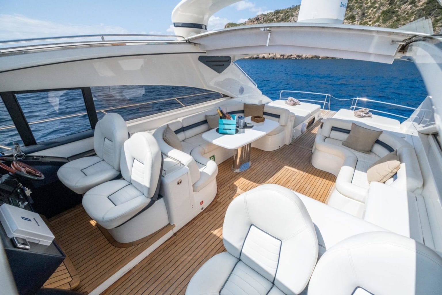 yacht-rental-ibiza-princess-v65-04