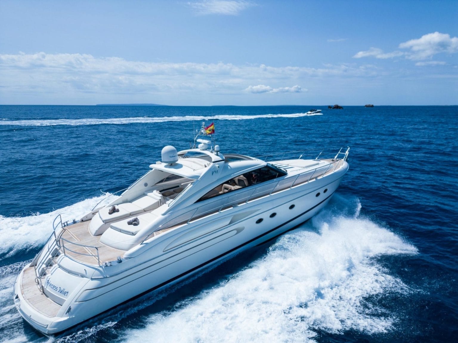 yacht-rental-ibiza-princess-v65-07