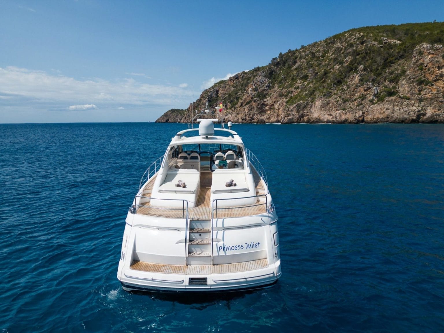 yacht-rental-ibiza-princess-v65-09